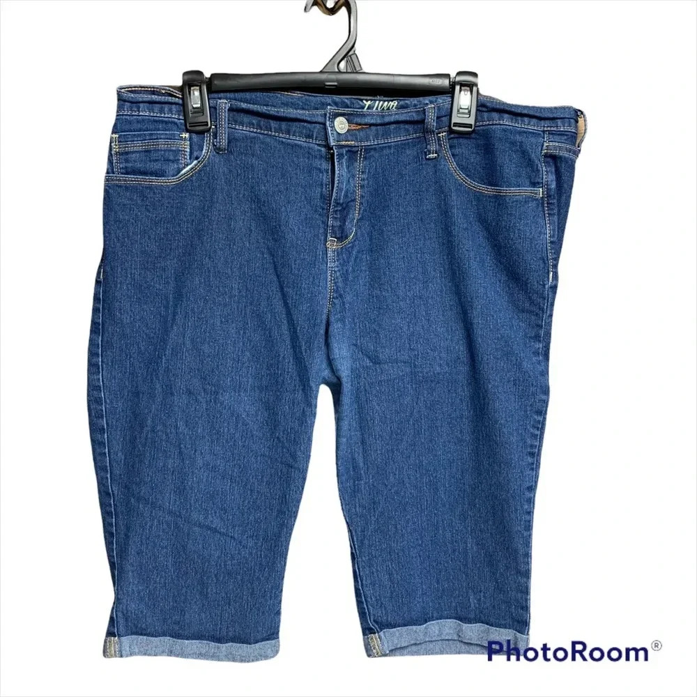 Old Navy Diva jean shorts 14 inches long very stretchy
